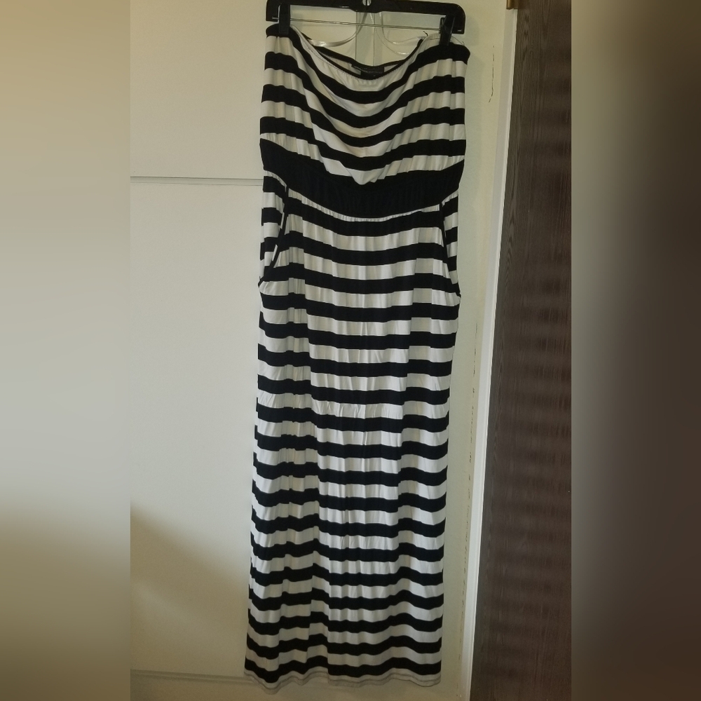 14/16 Lane Bryant Black and White Strapless Jersey Maxi Dress With Pockets